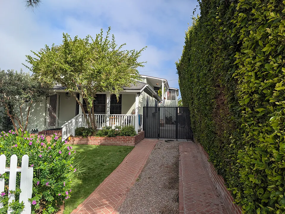 1043 Pacific St #2