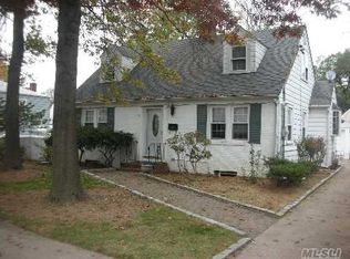 33 Waterview Pl, Lynbrook, NY 11563