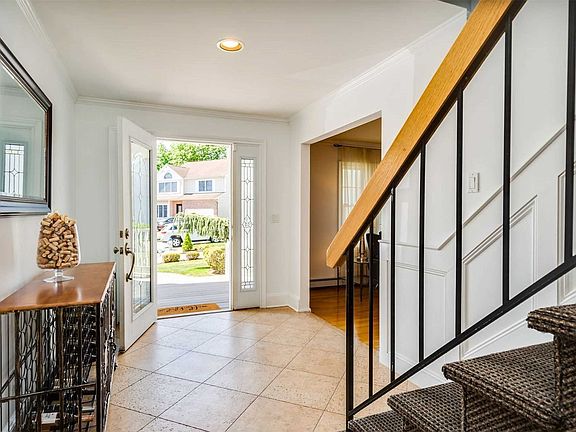 3rd image of 2683 Beacon Hill Dr