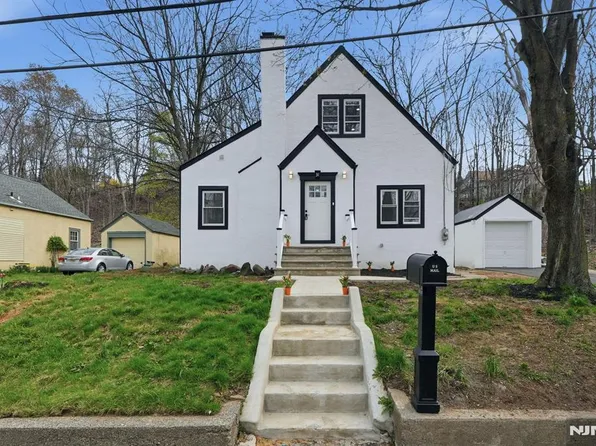 31 Saint Moritz Pl, Wayne, NJ 07470