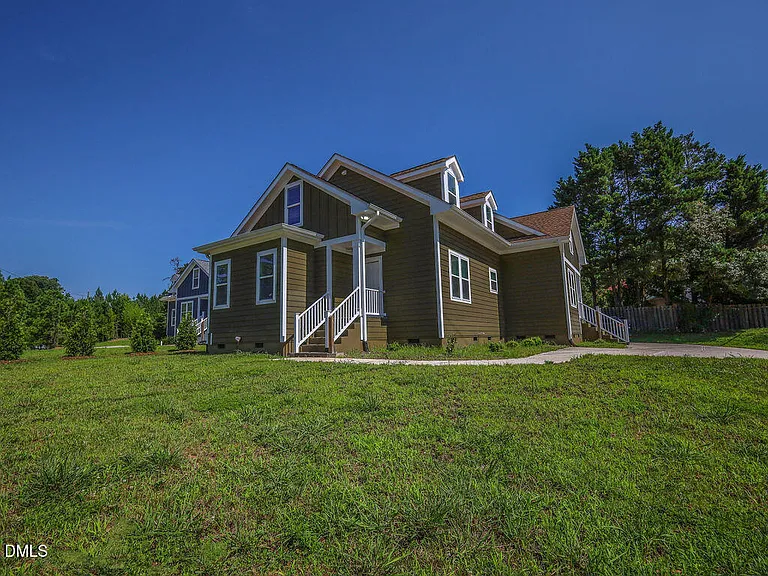 255 Erwin Rd #B — Photo 14