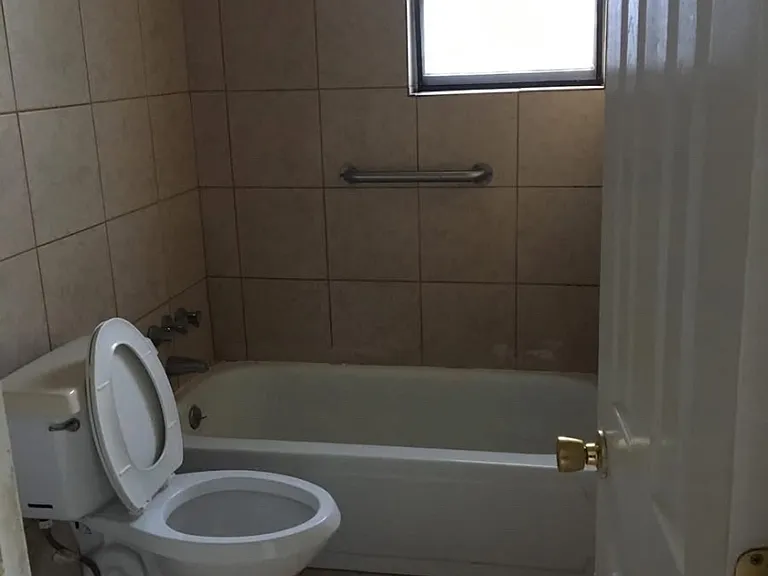 656 Williamsburg Dr #1 — Photo 10
