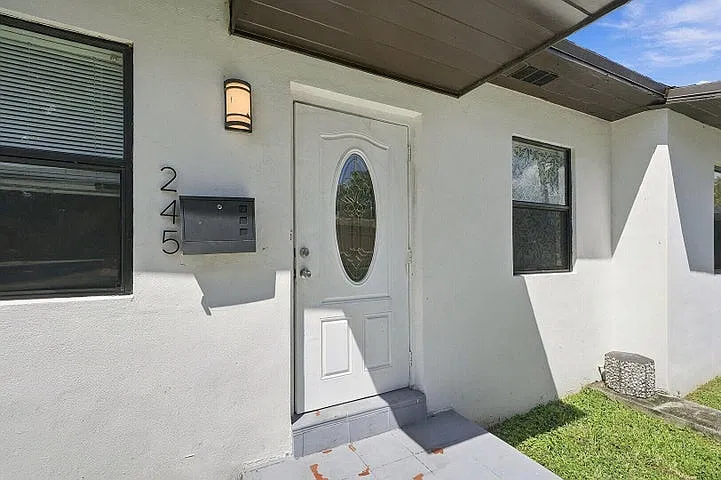 2 bed, 1049 sqft, $2,500 — Photo 3