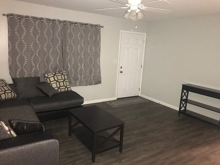 1527 Fair Oaks Dr — Photo 4