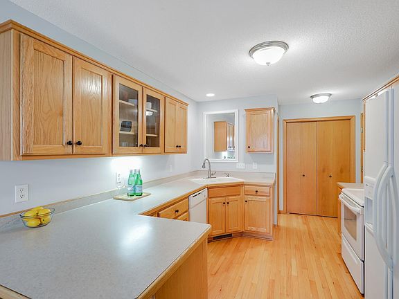 4th image of 1645 County Road D E