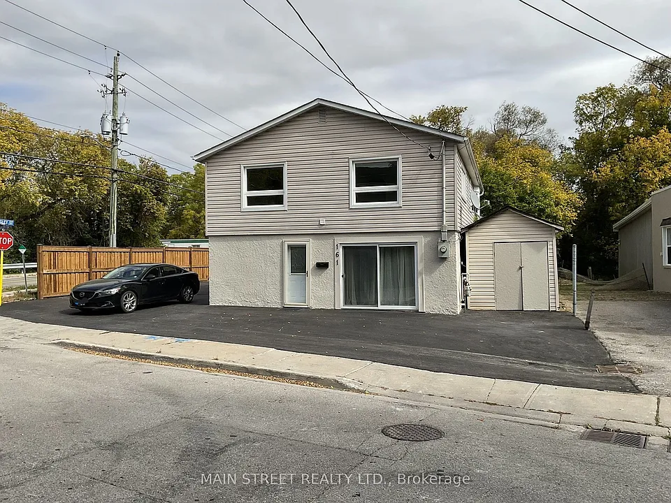 161 Charlotte St S #UPPER