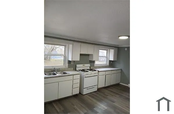 Building Photo - 3317 Elm St
