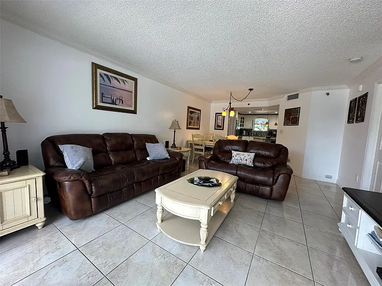 17801 N Bay Rd #212 — Photo 13