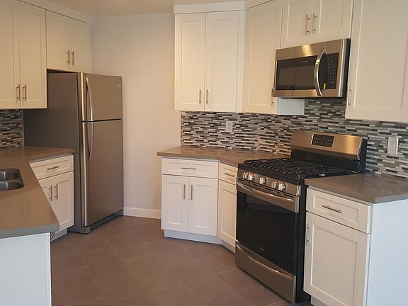 3rd image of 350 N Crescent Dr APT 214