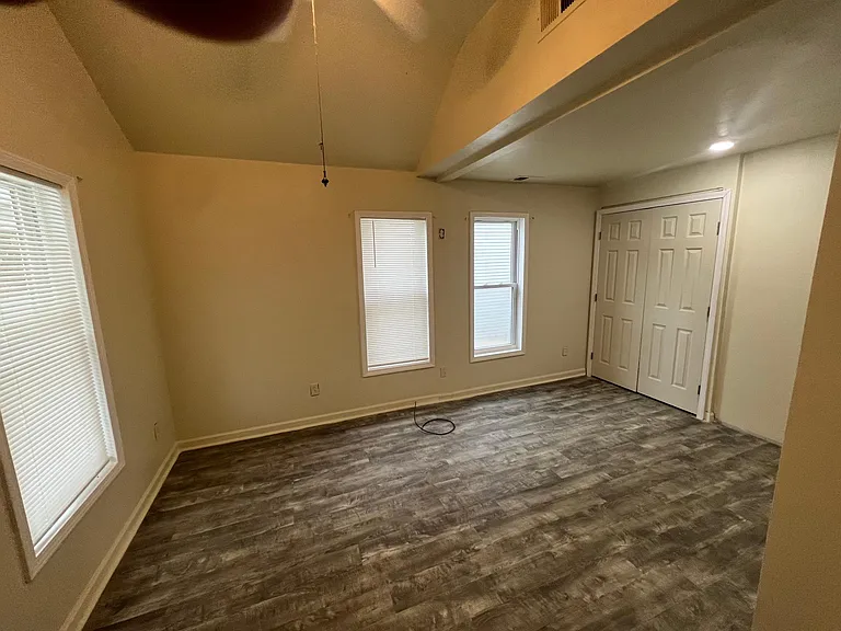 1328 Camden Ave — Photo 11