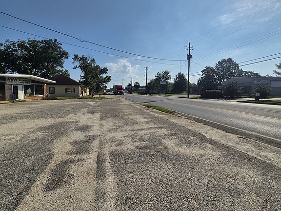 4th image of 526 W Front St
