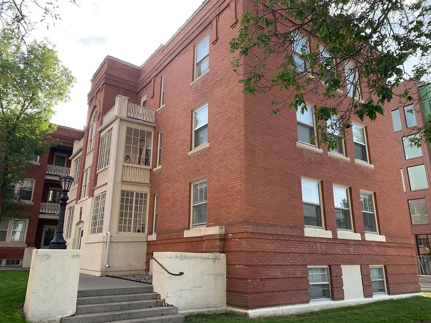 Blackmore Apartments — Photo 3
