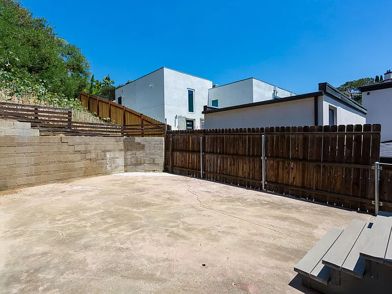 1128-32 Sassafras St — Photo 14