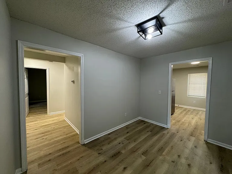 2109 Albany St — Photo 10