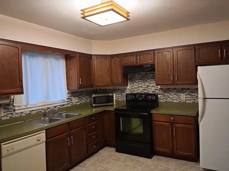 Large eat-in kitchen