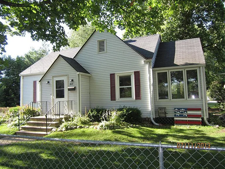 807 5th St photo 1