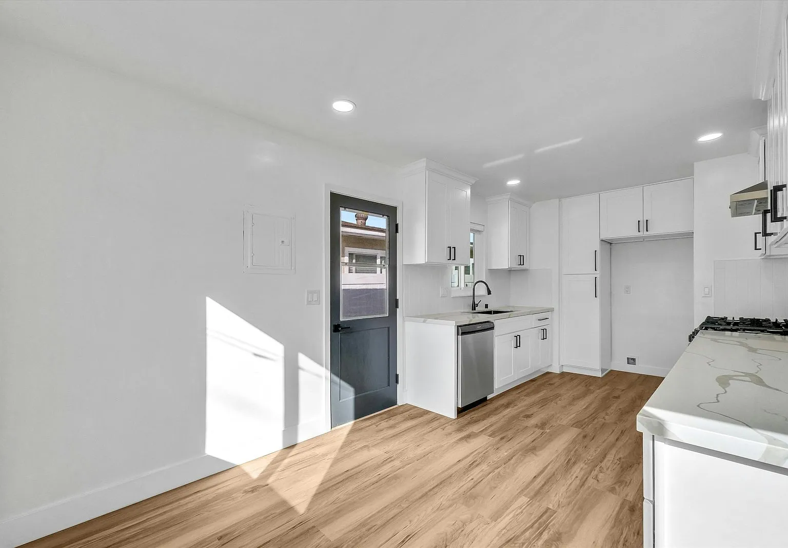 18432 Patterson Lane, Unit 18432 Patterson Ln — Photo 3
