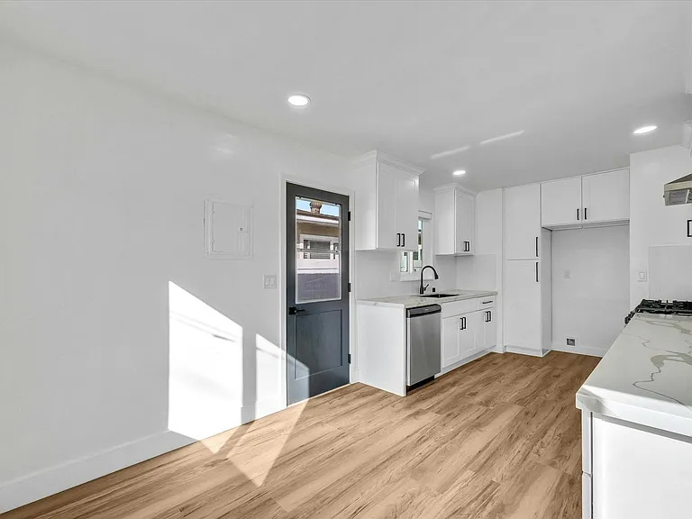 18432 Patterson Ln #18432 PATTERSON LN — Photo 3