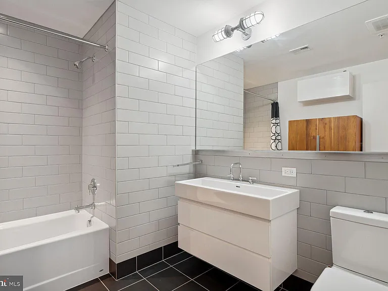 2030 8th St NW #Penthouse 5 — Photo 11