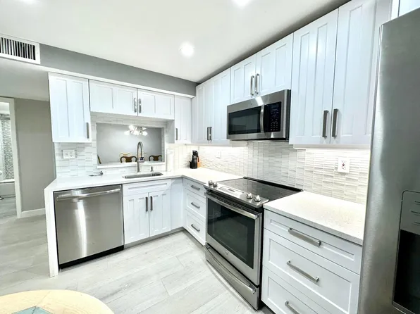 15401 Pembridge Avenue #11, Delray Beach, FL 33484