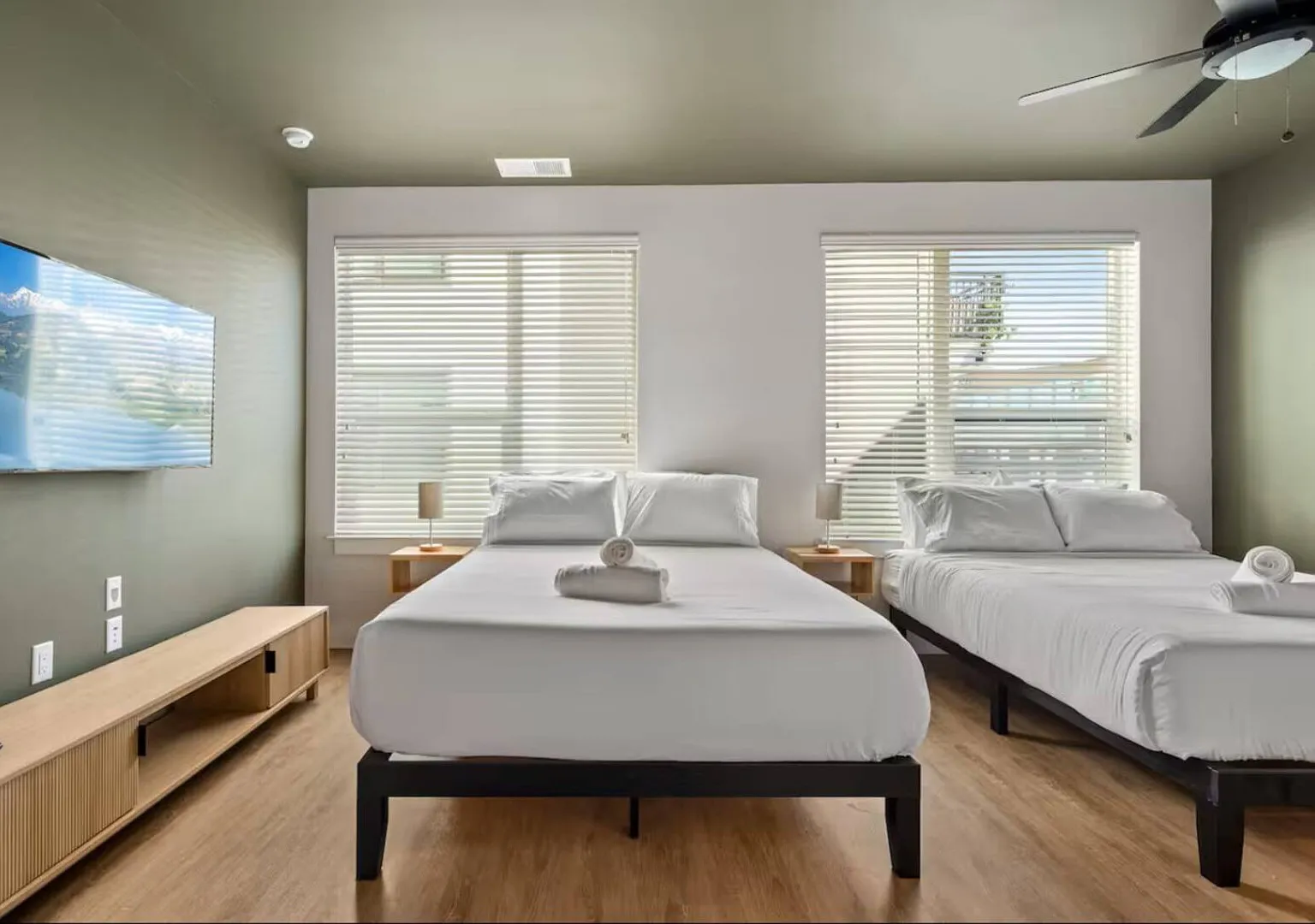Spacious Studio in Midtown / Free Pool and Parking — Photo 2
