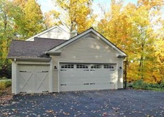 3rd image of 75 Willow Wood Ln
