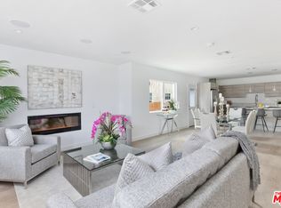 543 N Irving Blvd, Los Angeles, CA 90004