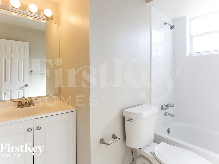 2230 NW 42nd Ave — Photo 11