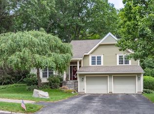 6 Canter Ct, Nashua, NH 03063