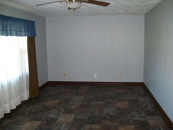 3rd image of 502 James Pl