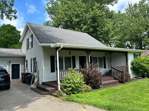 1242 Adams Rd, Burton, MI 48509