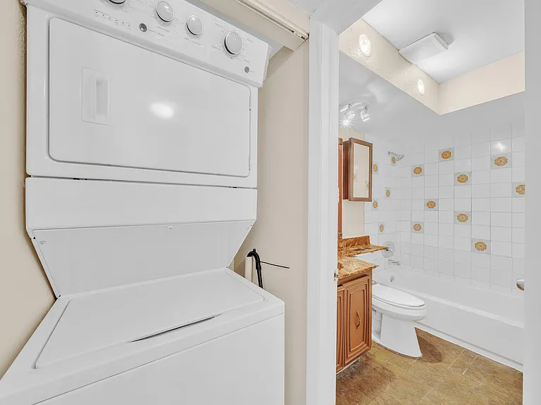 221 NW 43rd Pl — Photo 12