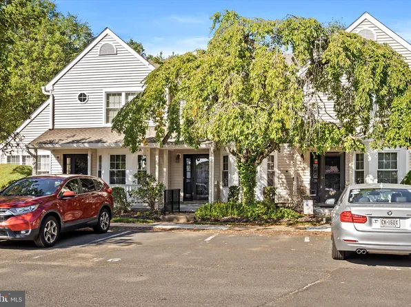 20 Washington Ct, Hightstown, NJ 08520