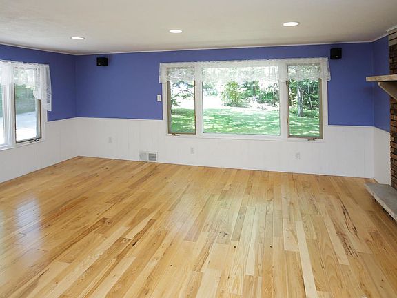 4th image of 775 Woodland Bch
