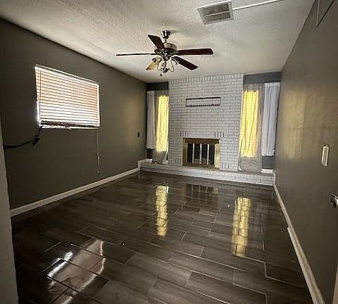 3rd image of 4932 Sun Valley Dr