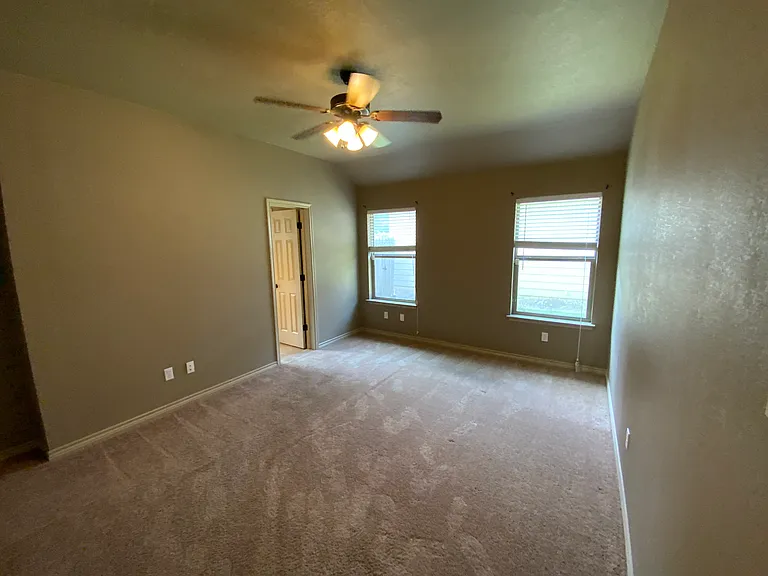 5705 Alexandria Dr — Photo 10