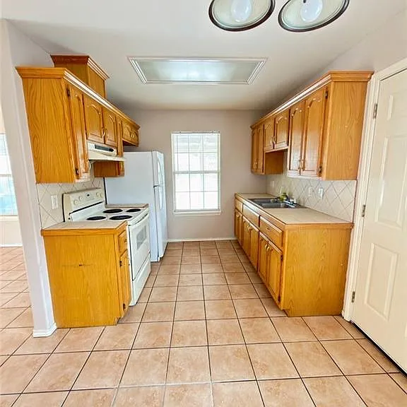 1804 S Linden St — Photo 2