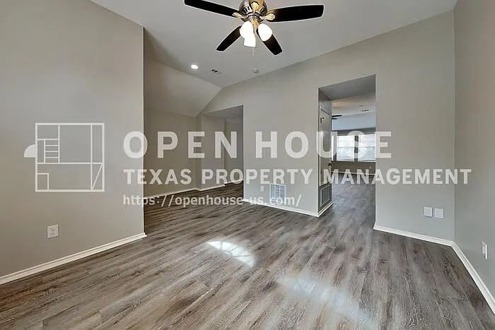 13225 Elmhurst Dr — Photo 7