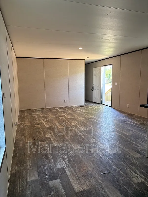 3 bed, 2.0 bath, 1216 sqft, $1,199 — Photo 4