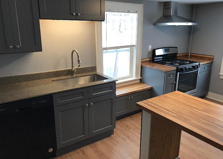 2nd image of 14 Broad St #4