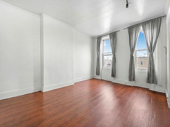 4th image of 71-18 Myrtle Ave #Hse