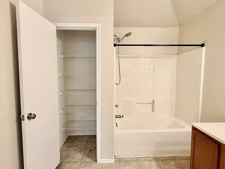 816 Cheryl St #1 — Photo 24