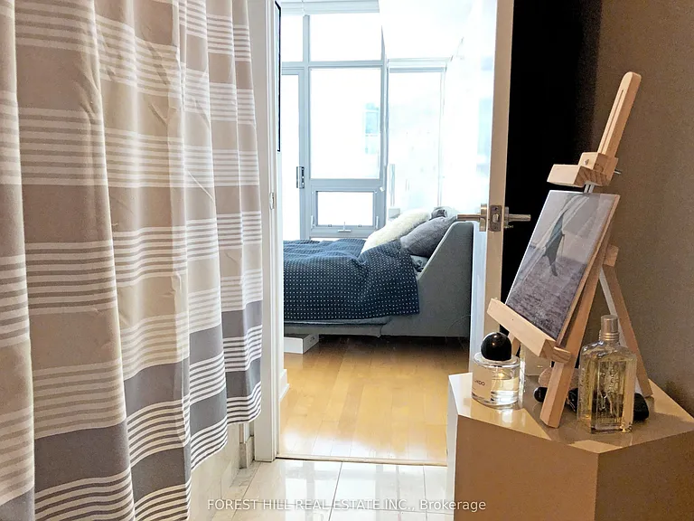 33 Charles St E #2511 — Photo 9