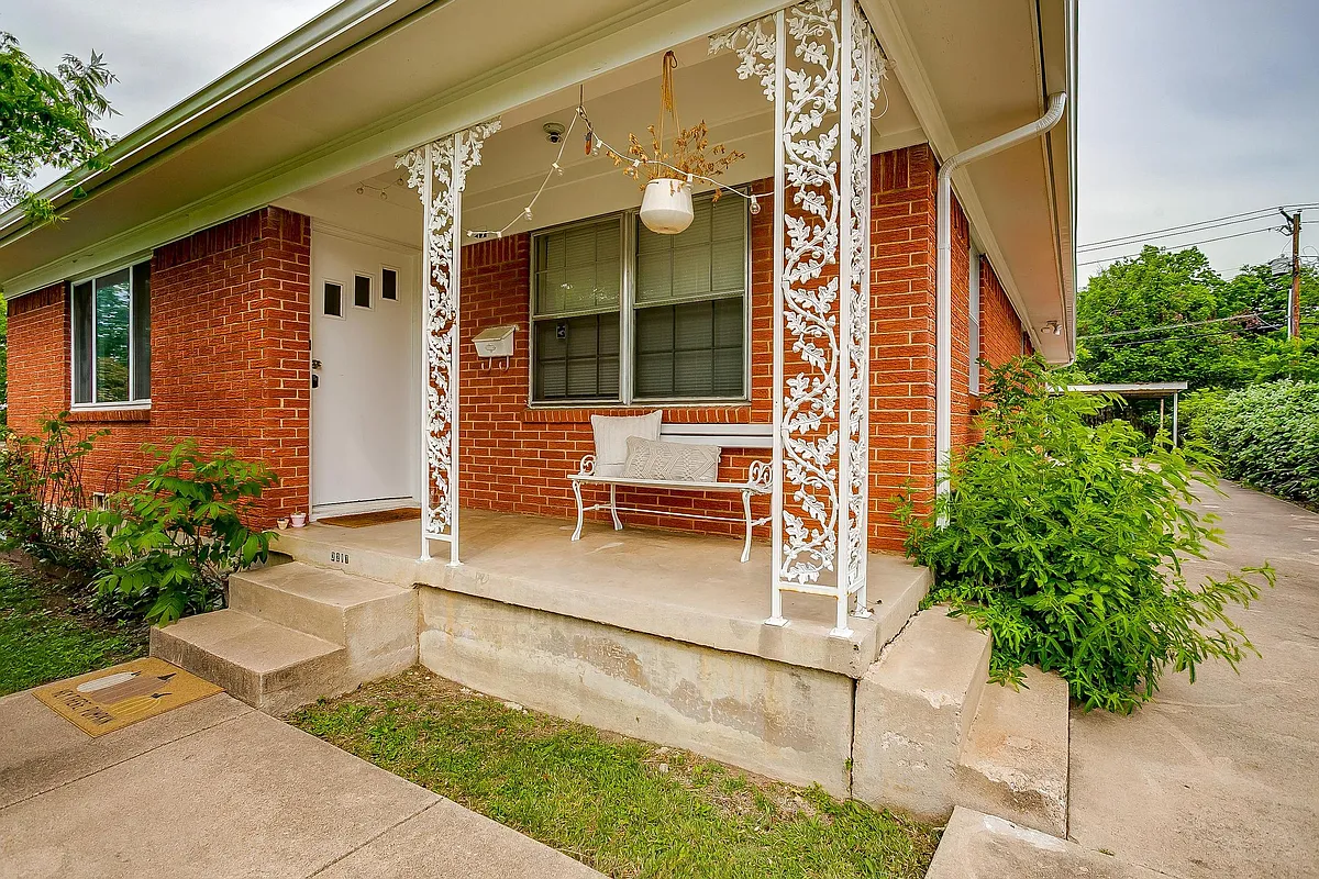Building Photo - 3217 Lubbock Ave