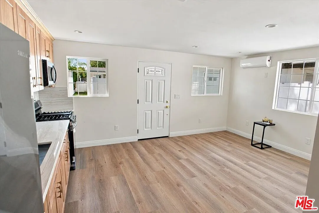 1 bed, 1.0 bath, 500 sqft, $2,399 — Photo 3