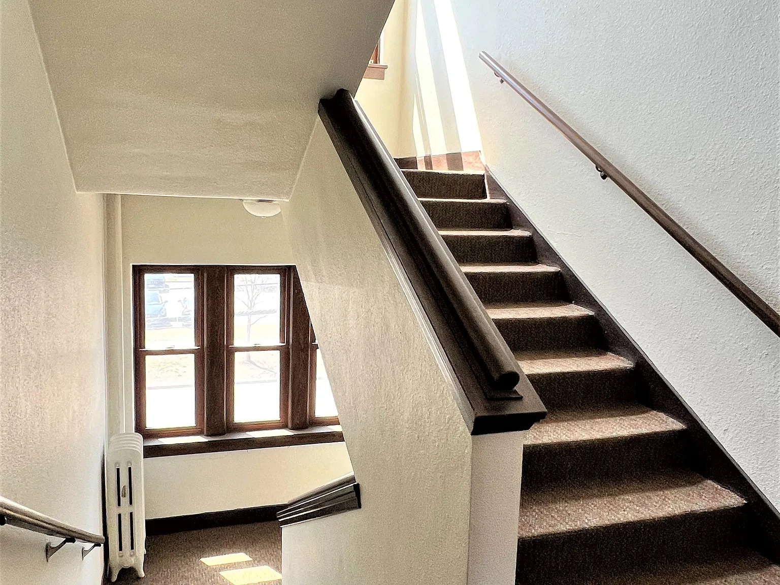Town & Country Apts — Photo 2