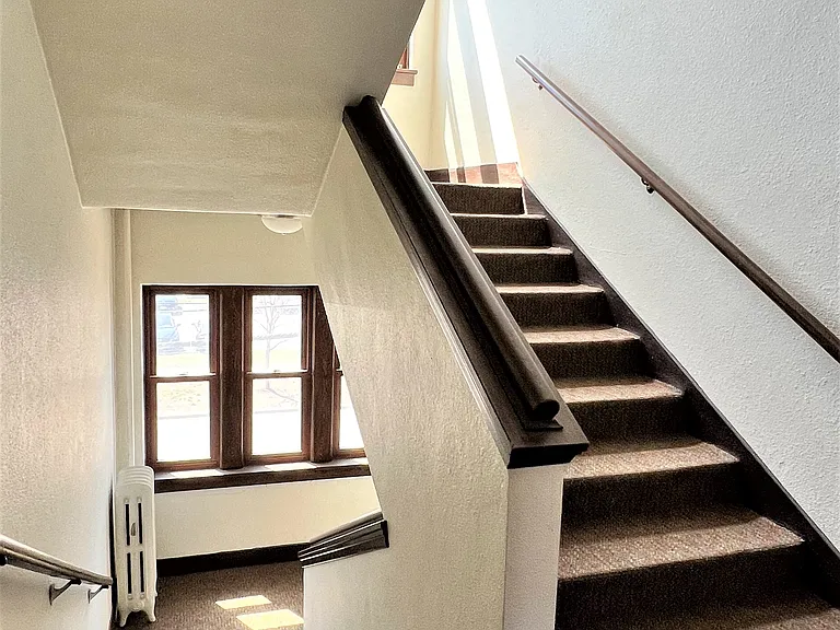 Town & Country Apts — Photo 2