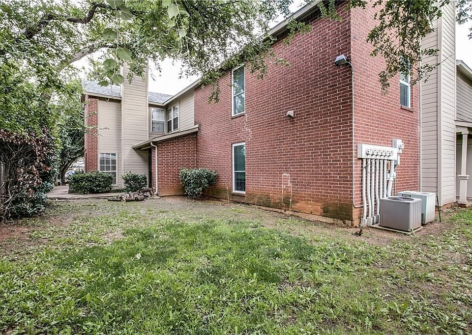 1st image of 1406 Meadowood Village Dr