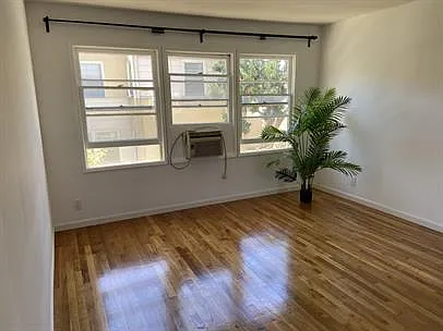 Silverlake Garden Apartments — Photo 15