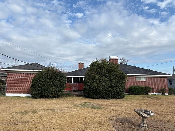 2nd image of 806 11th Ave N